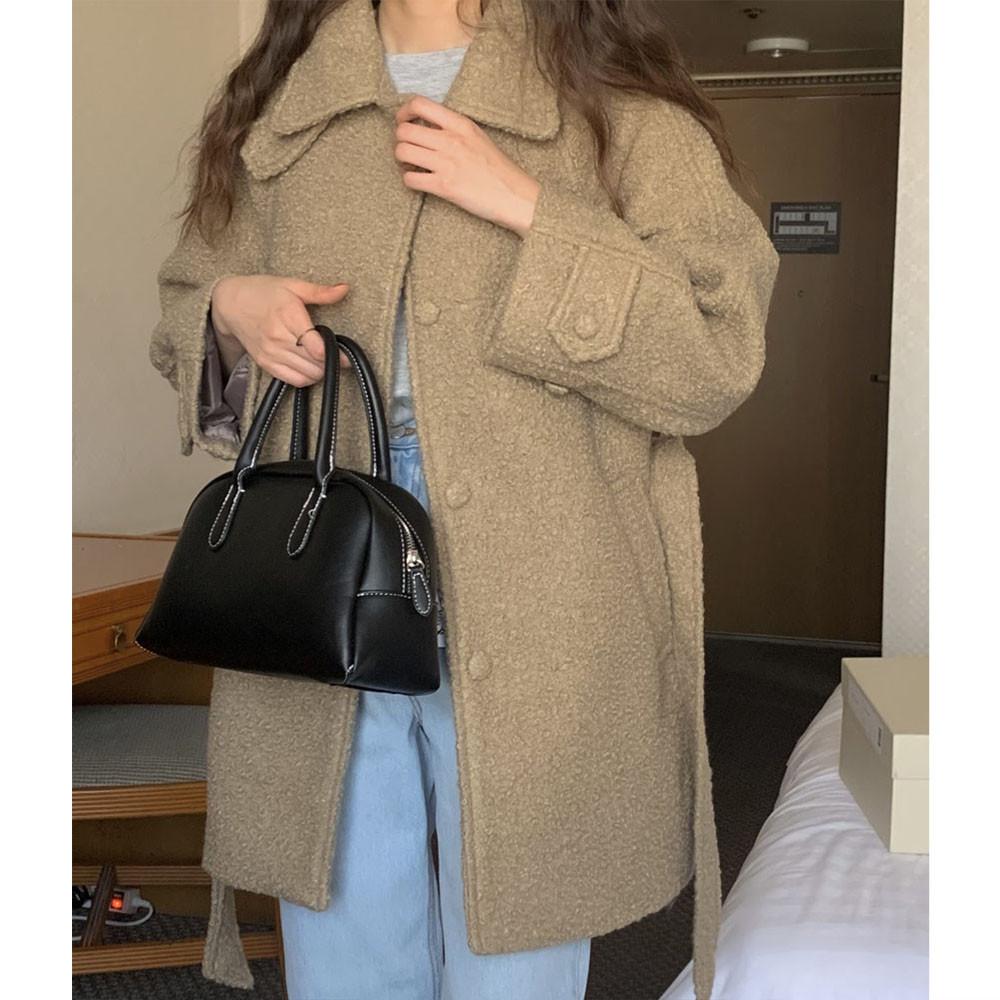 오버무드 겨울 여성 신상 터틀넥 카라 허리 벨트 뽀글뽀글 콩단추 미디 코트 자켓 3color