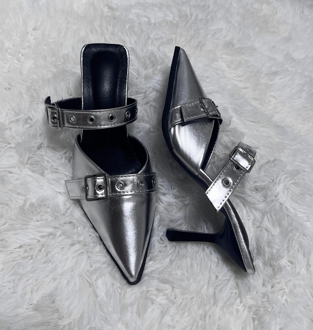 Two buckle stiletto mule
