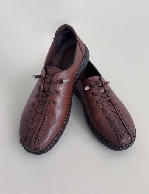 delicate dia leather loafer