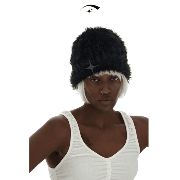 ANTERIORLOVED Doji Metal Brooch Knit Beanie Hat (2colors)