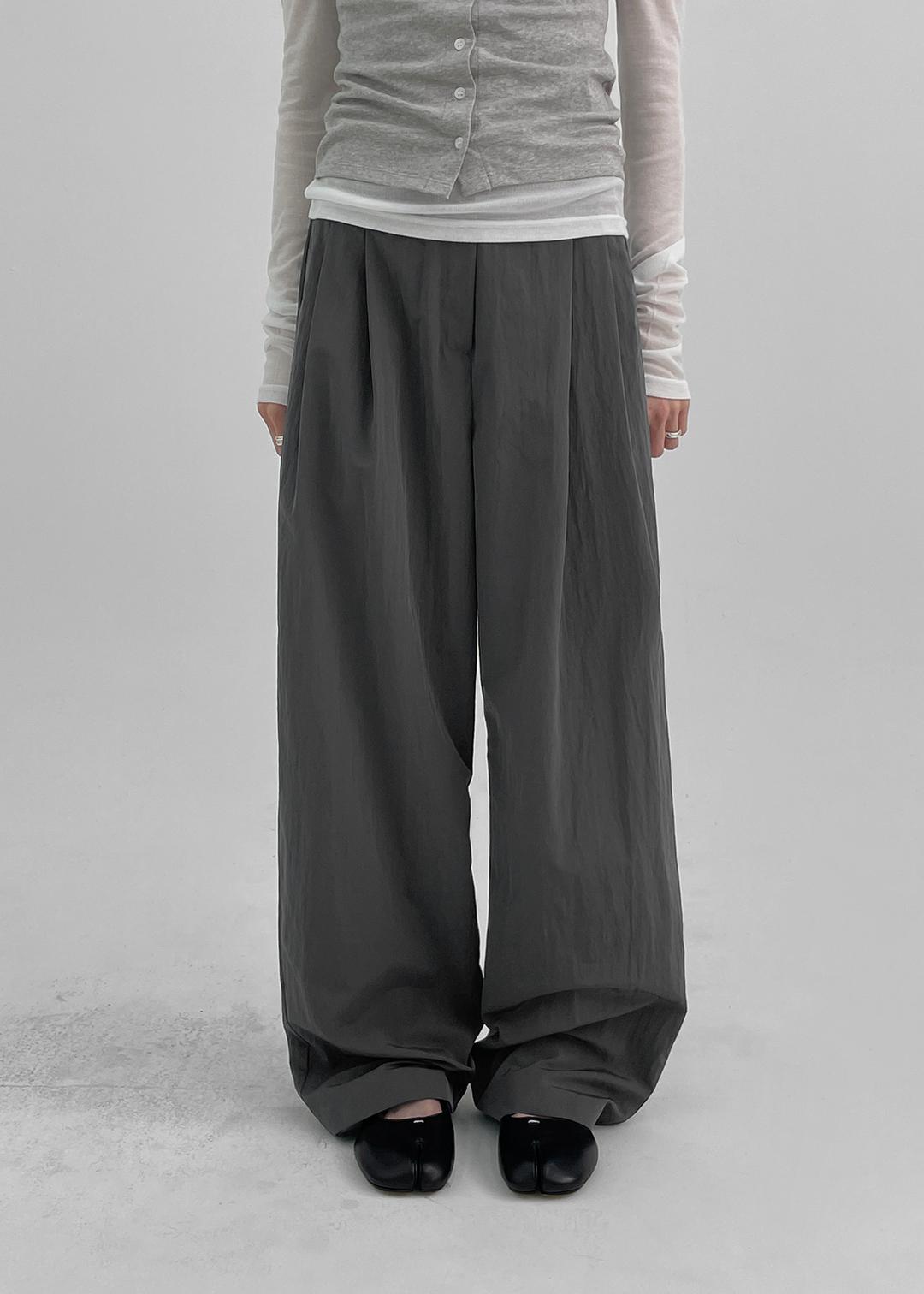 텐드 핀턱 나일론 슬랙스