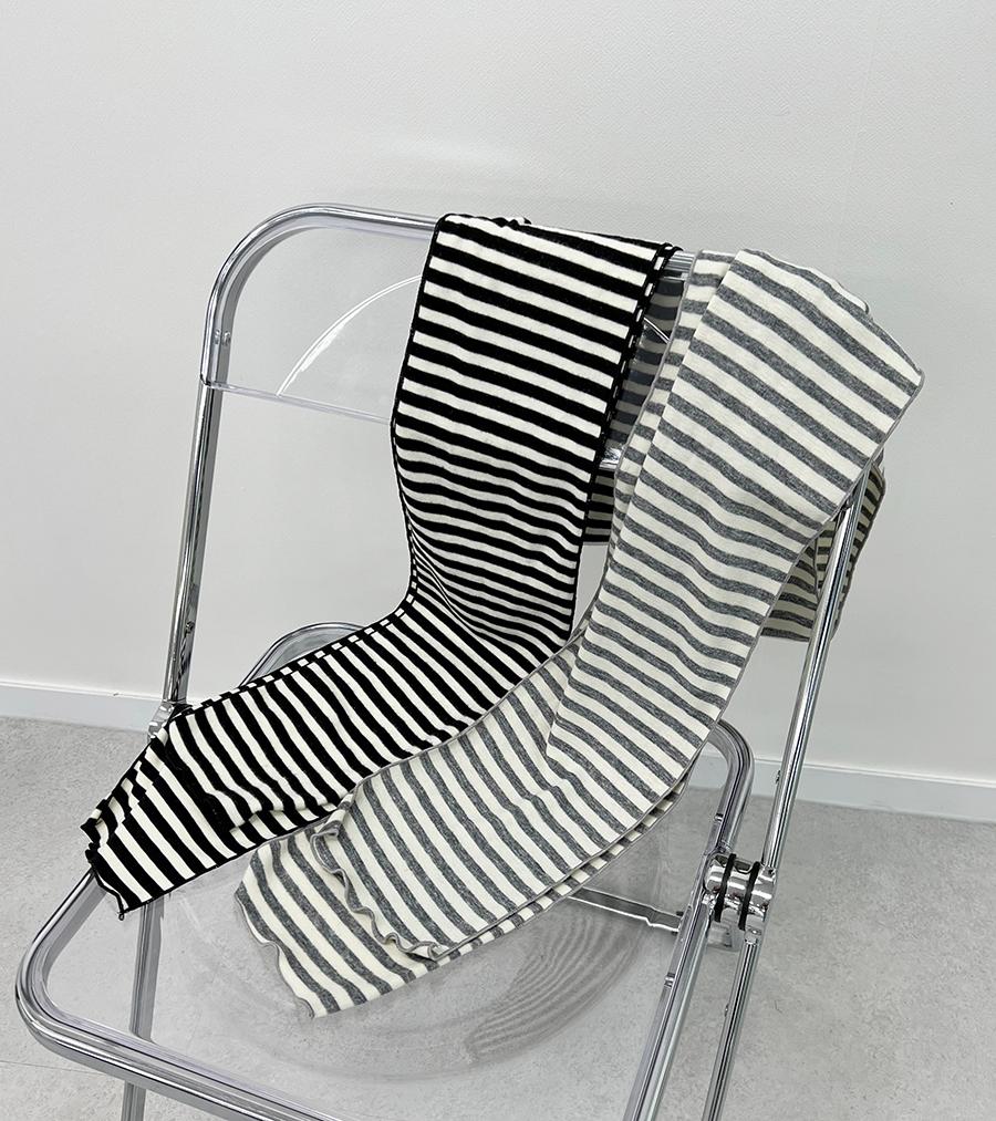 쿠치마치 [인기🤍/직진배송] 물결 단가라 스트라이프 심플 롱 목도리 (2컬러)