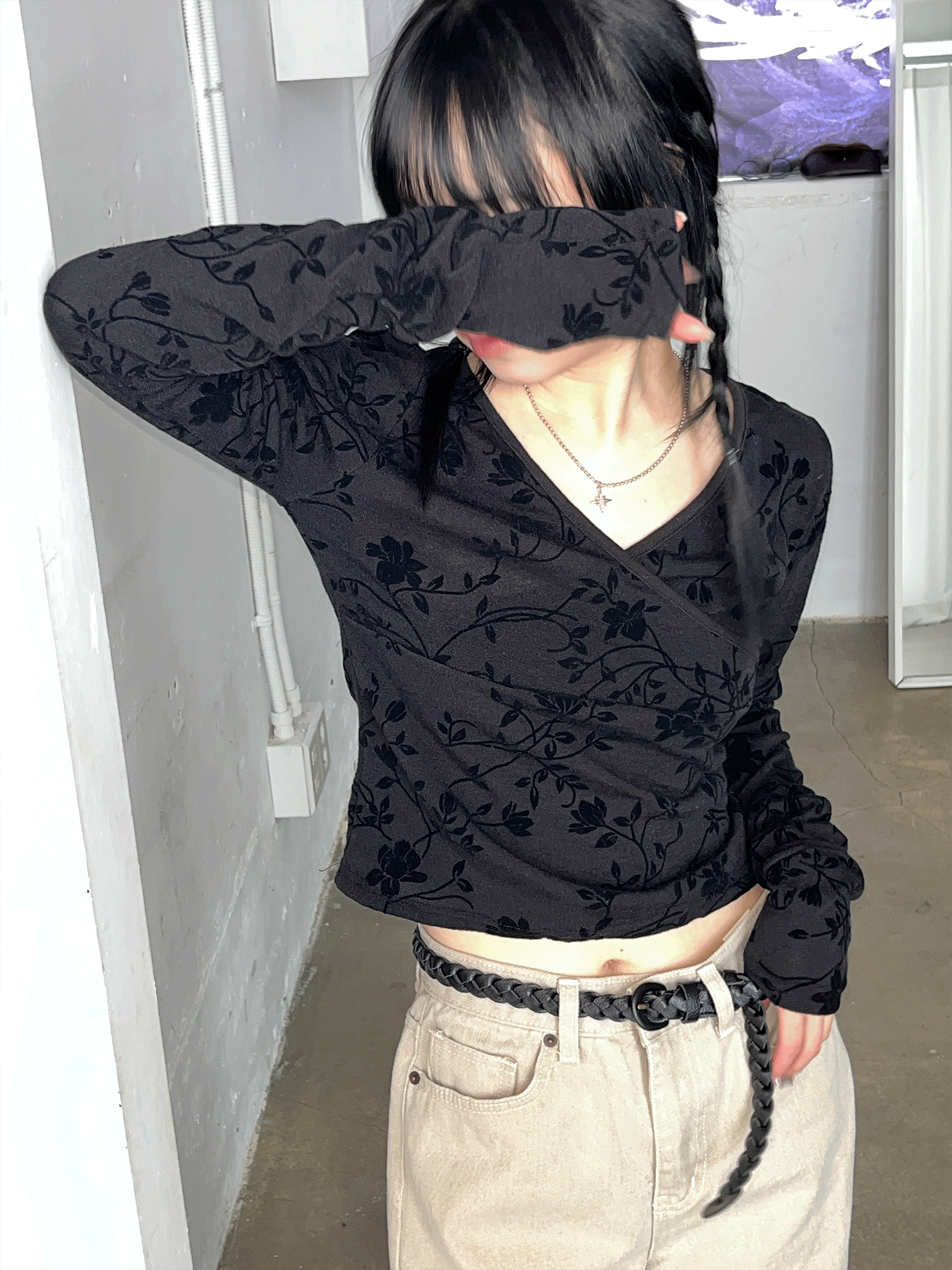 김아홉 랩 디테일 로즈 탑