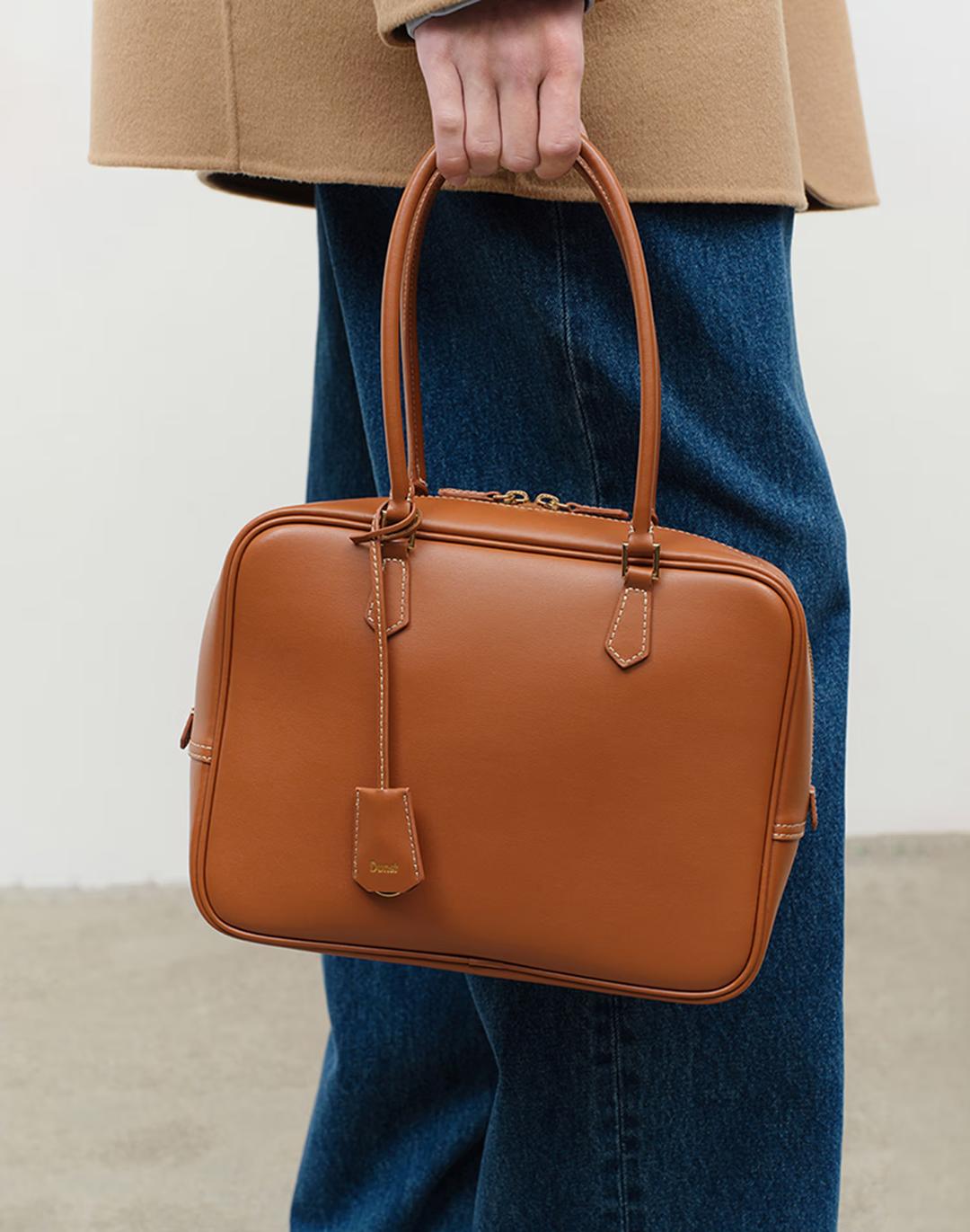 CLASSIC 28 LEATHER BAG TAN_M_UDBA4E201CM