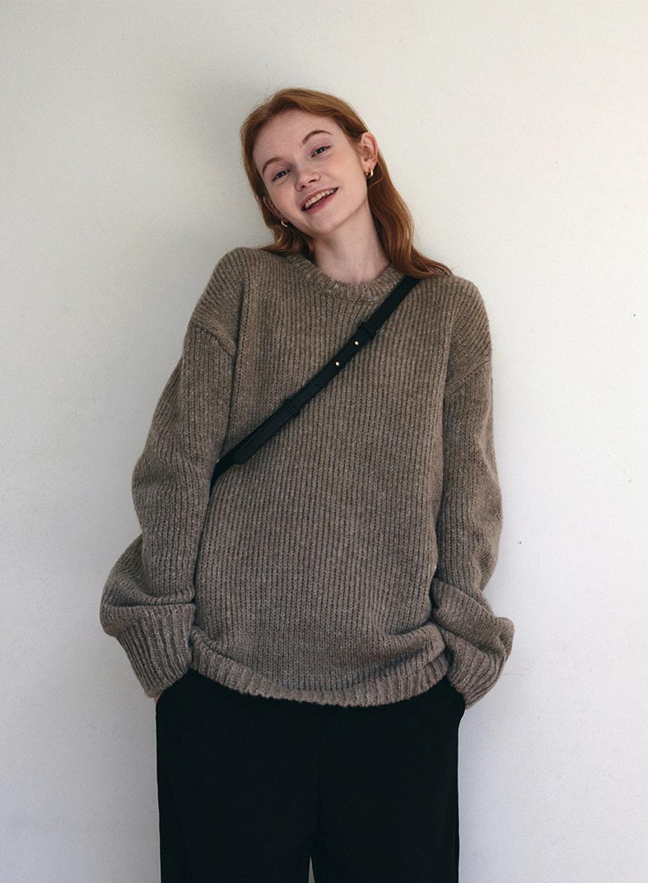 볼륨 라운드 오버 핏 풀오버 - 모카