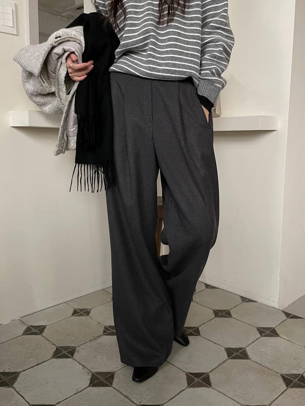 페미니크 Pillow Slacks