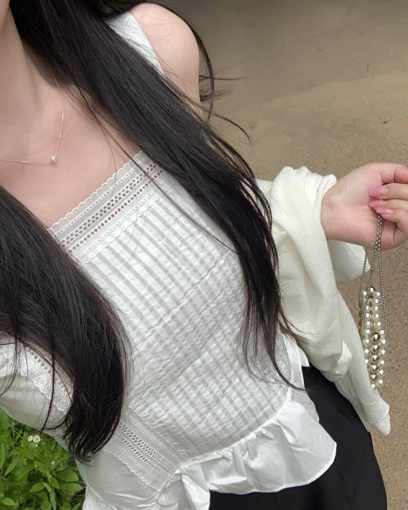 [프리마인] 핀턱 레이스 나시 블라우스 탑 one color