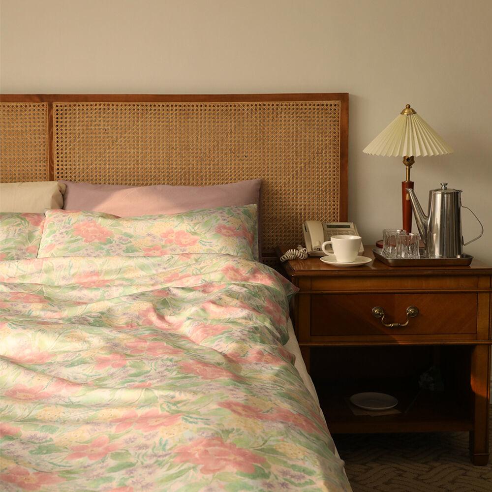 Sweet Meg bedding cover