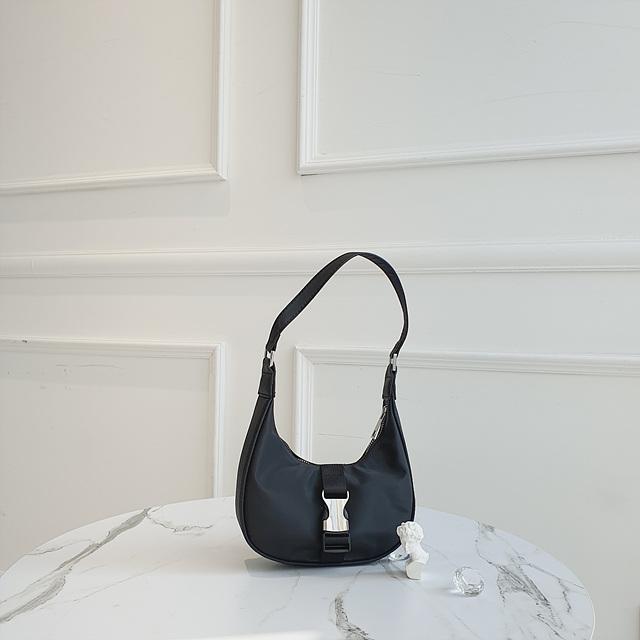 세린 (멋있음주의,가벼워요) 쁘띠 미니 블랙 실버체인 버클 호보백