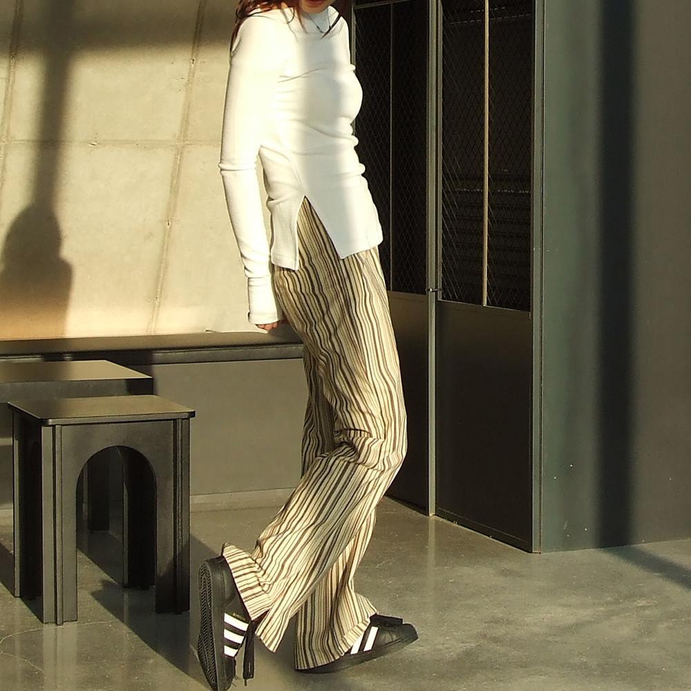 스트라이프 슬릿 사이드 지퍼 밴딩 세미 부츠컷 팬츠 레이어드 포인트 모던 유니크룩 사계절