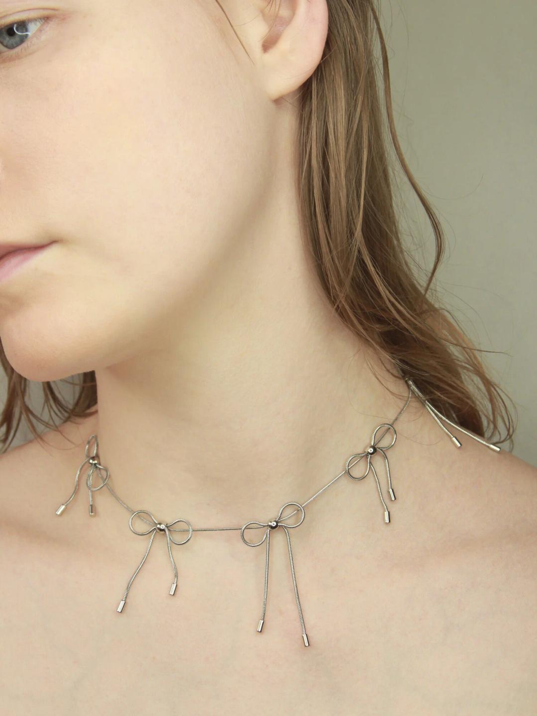 Bow Necklace