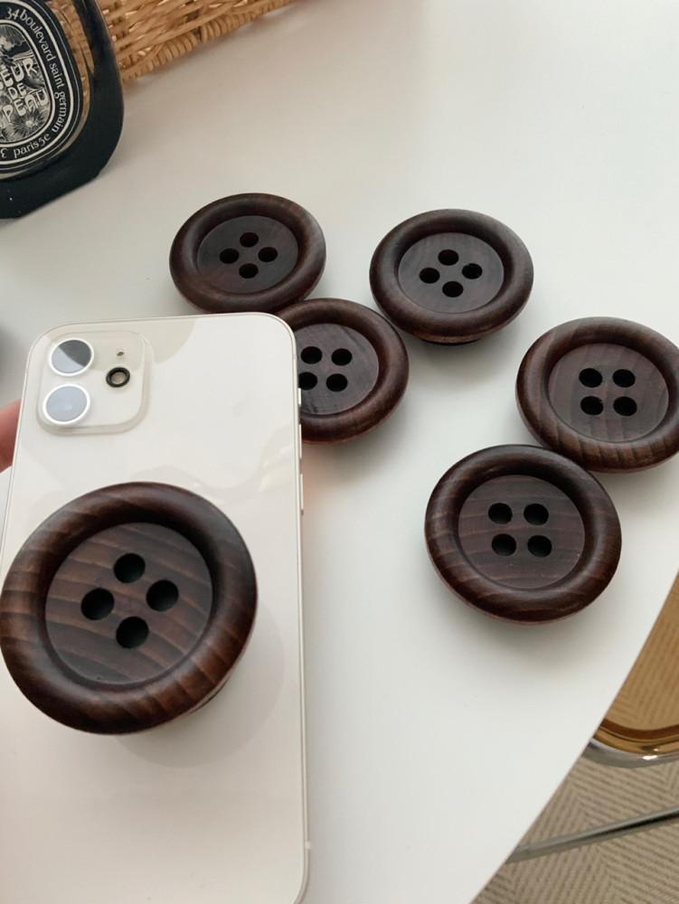 딥브라운 겨울밤색 둥근 원목단추 빅그립톡 아이폰13 따뜻한케이스 고급 귀여운 폰거치대