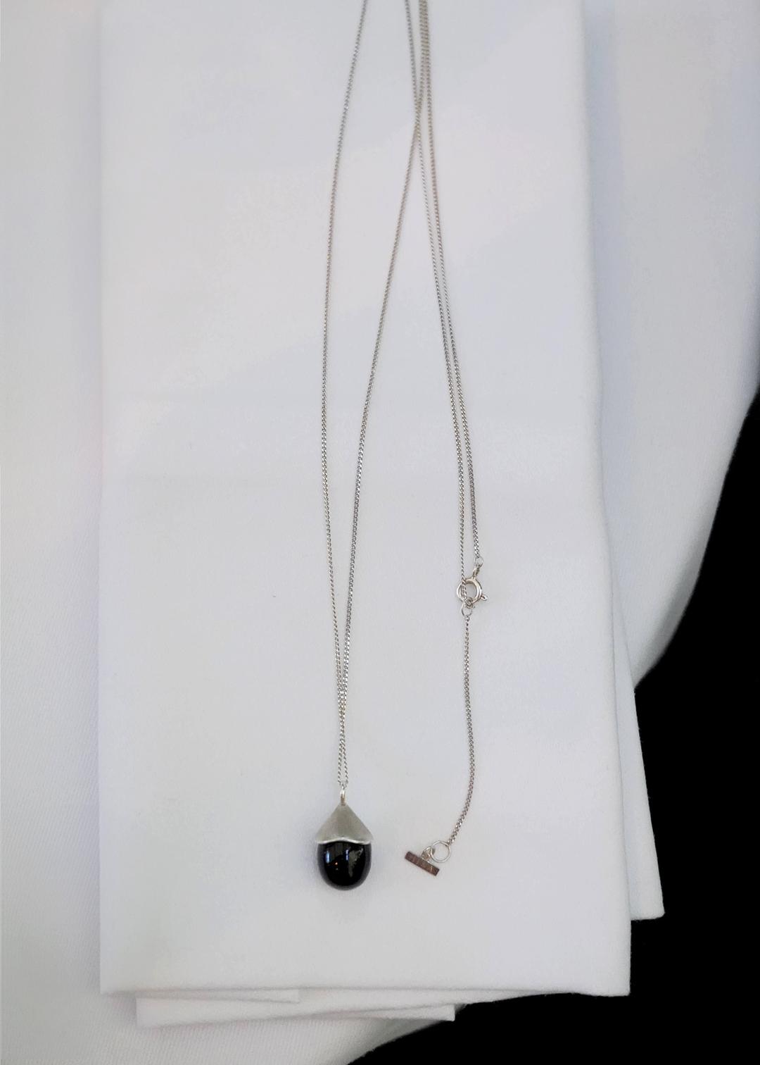 벨로타 오닉스 네크리스