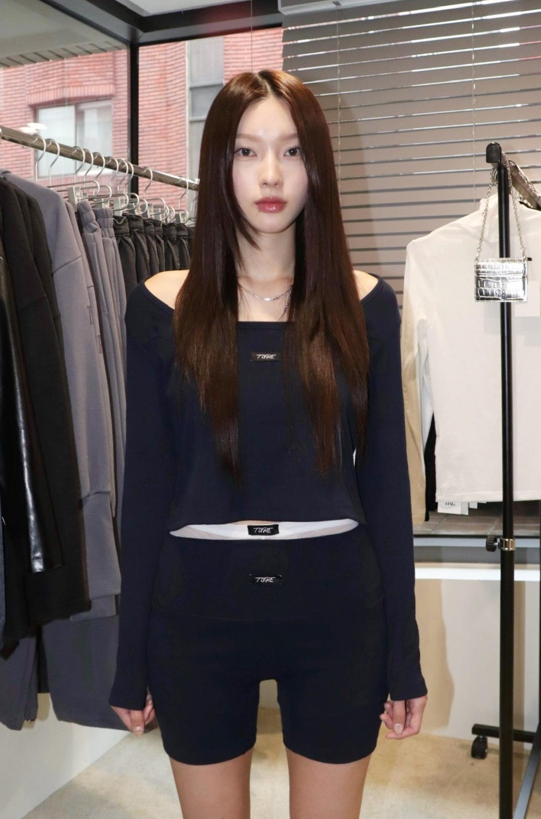 NORMAL LINE GOLGI U-NECK (OFFSHOULDER) NAVY