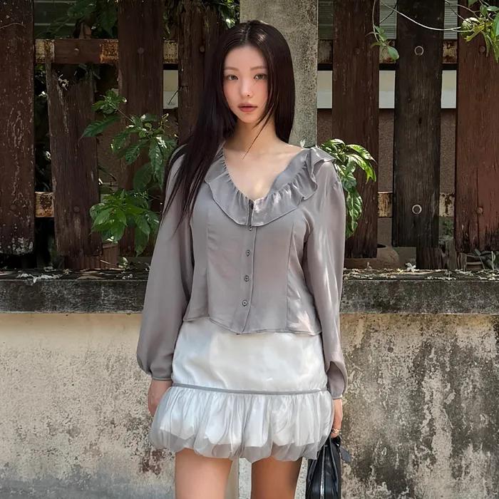 RUFFLE SCOOP NECK BLOUSE_KHAKI GREY