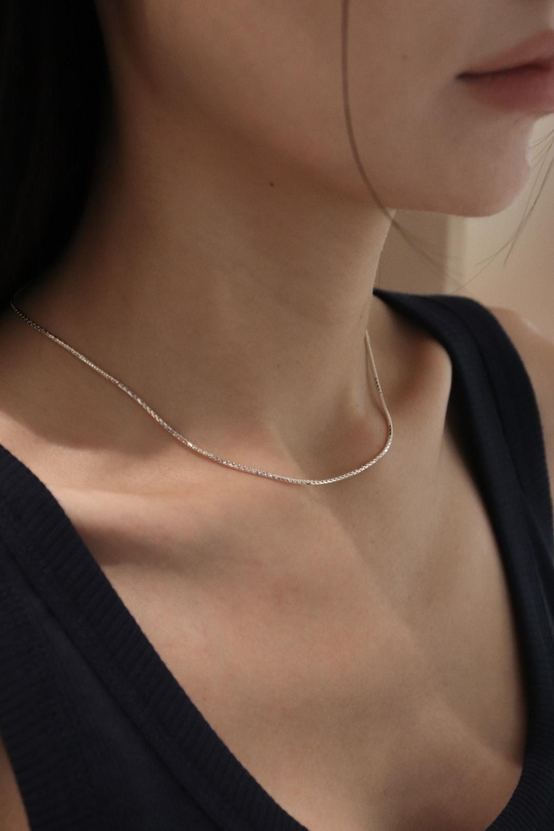 line necklace