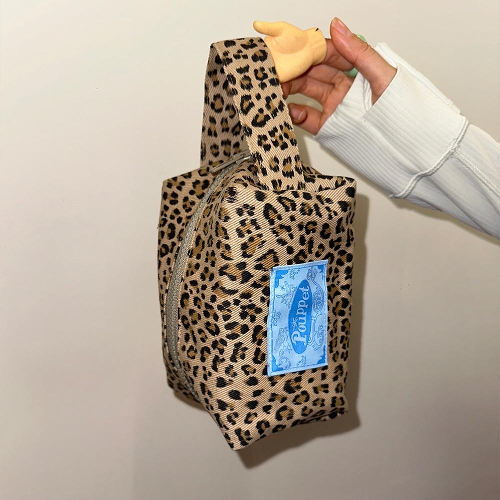 Handle Pouch - Leopard