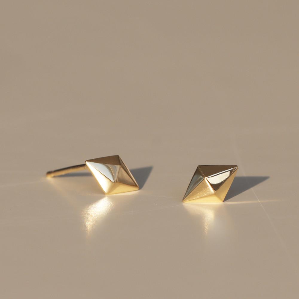 핸섬제이 14K 크리스탈 쉐입 귀걸이