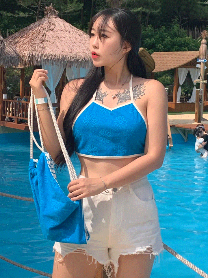 towel bra top 타올 브라탑 홀터넥 홀터나시 탱크탑 여름나시 여름 크롭티 슬리브리스 비키니 비치웨어 수영복 워터밤 페스티벌룩  바캉스룩 해변룩 휴향지룩