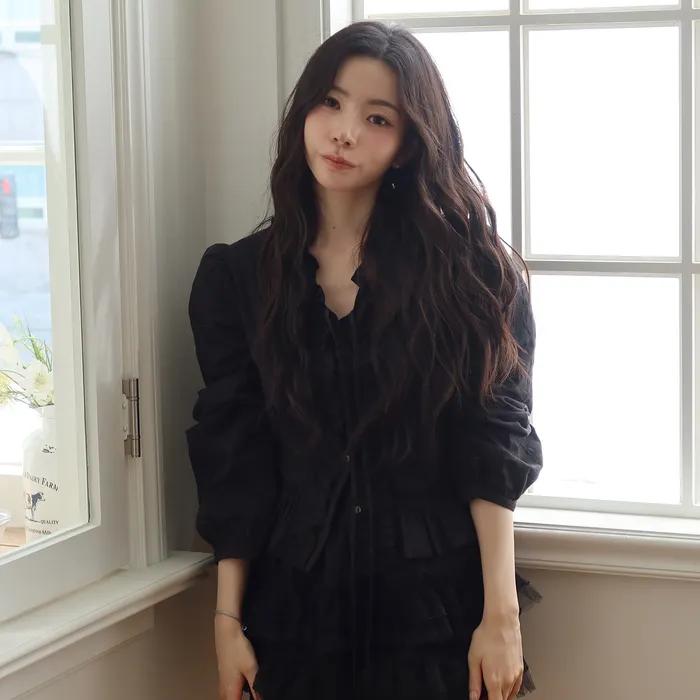 [지연 착용][29 단독]도트 스트랩 프릴 블라우스 2Color