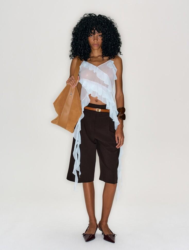 UNBALANCE RUFFLE SLEEVELESS TOP (S25TO10101BL)