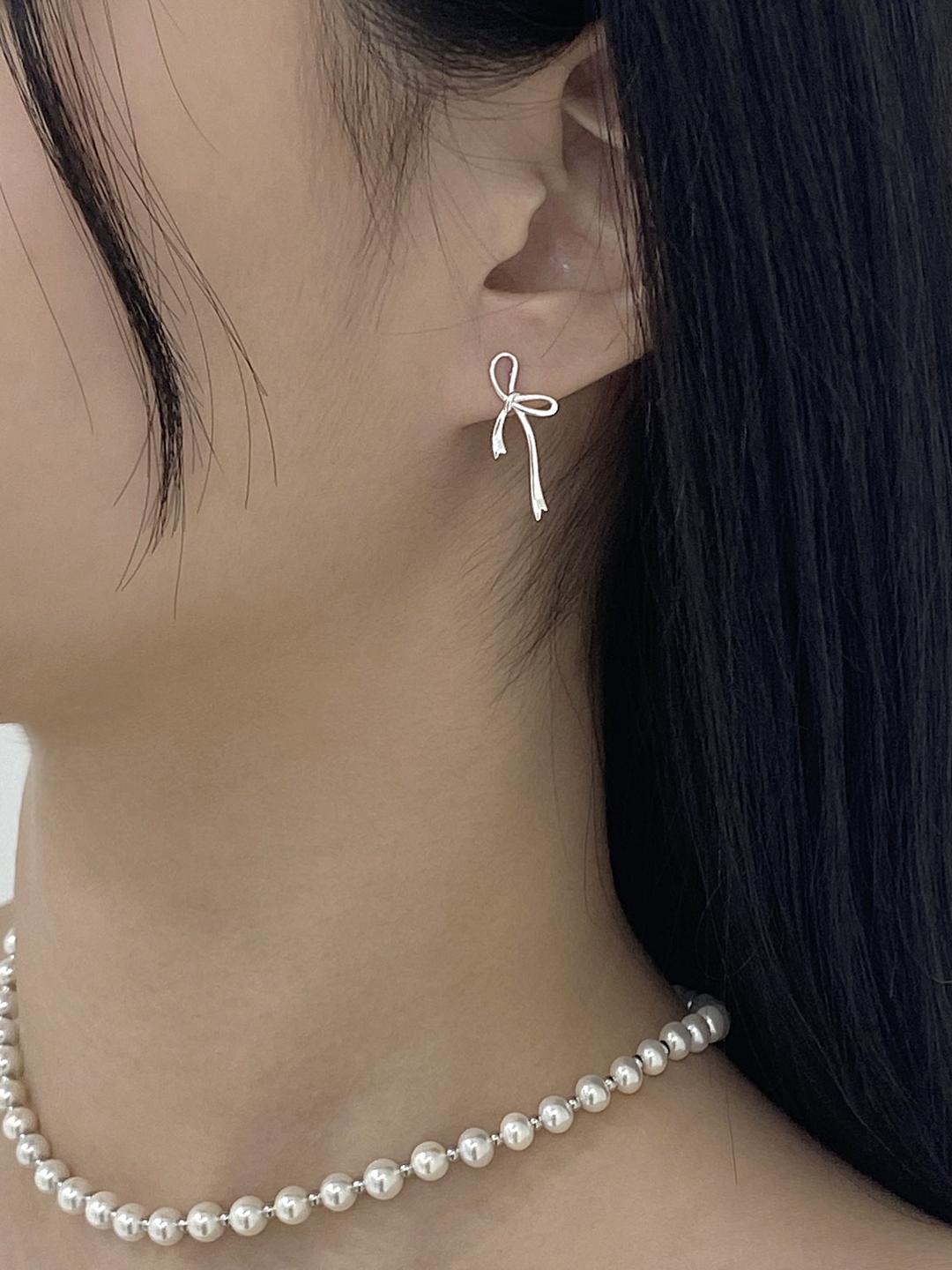 (925silver) Moody ribbon earring