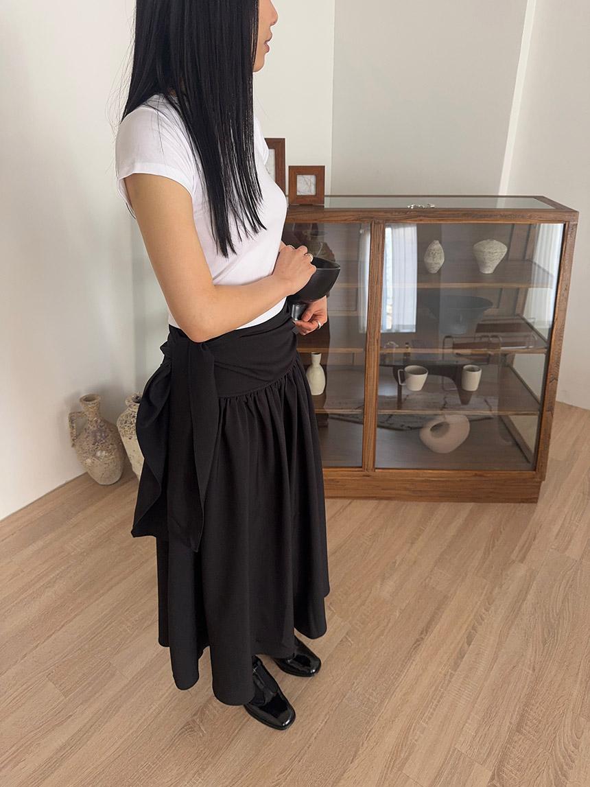 세노 [MD추천] 해리 매듭 리본 밴딩 롱 맥시 주름 플레어 스커트 (2color)