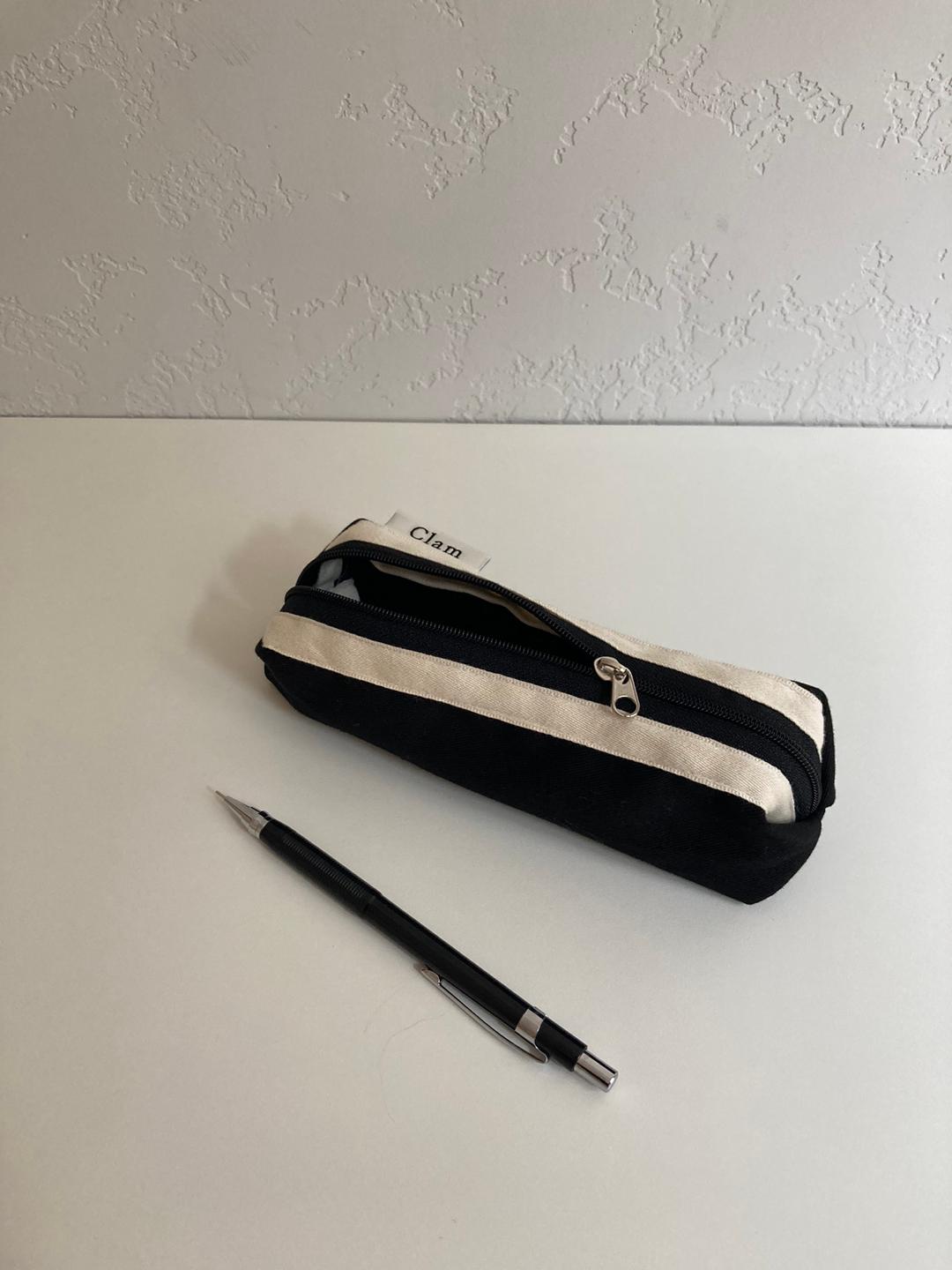 [R 3월 2주 재입고] Clam round pencilcase _ Black (2Size)