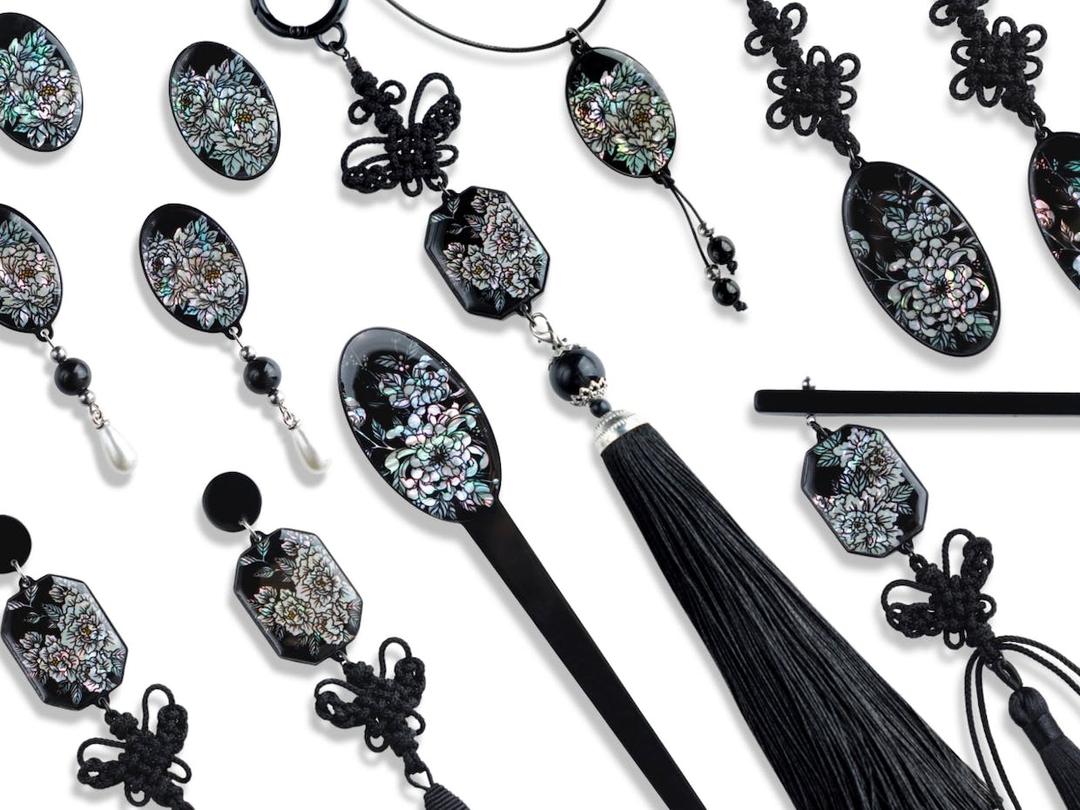 현중화 | 깊은 바다에 가라앉은 윤슬을 길어 올려 피운 꽃