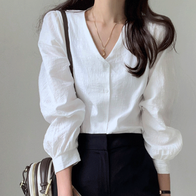 심플 셔링 브이넥 블라우스