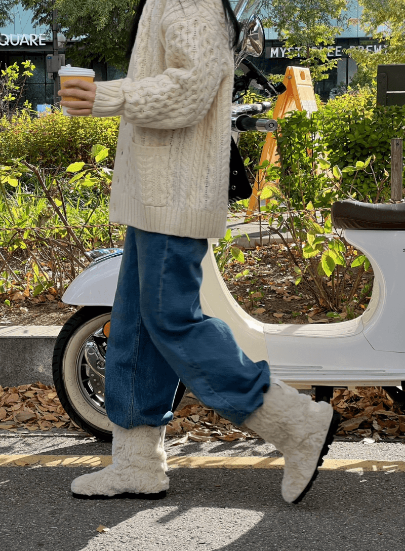 Serene shearing boots-Ivory