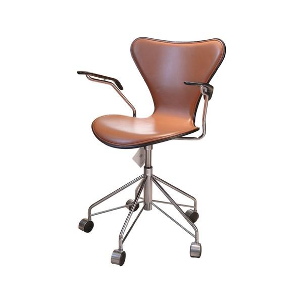 [FRITZ HANSEN 프리츠한센] Series 7 Swivel Armchair Front Leather Upholstery | 시리즈 7 세븐 스위블 암체어