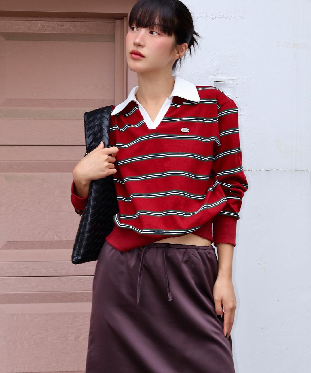 아워호프 Stripe Logo Collar Sweatshirt - Burgundy