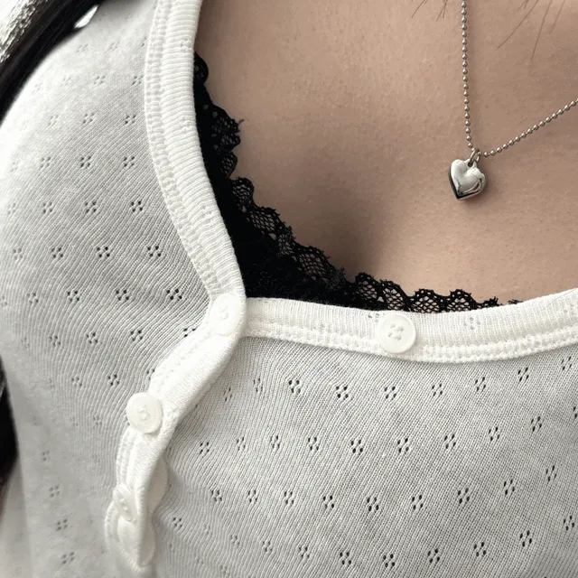 빈티지 러블리 펀칭 포인트 브이넥 버튼 티셔츠(3color)