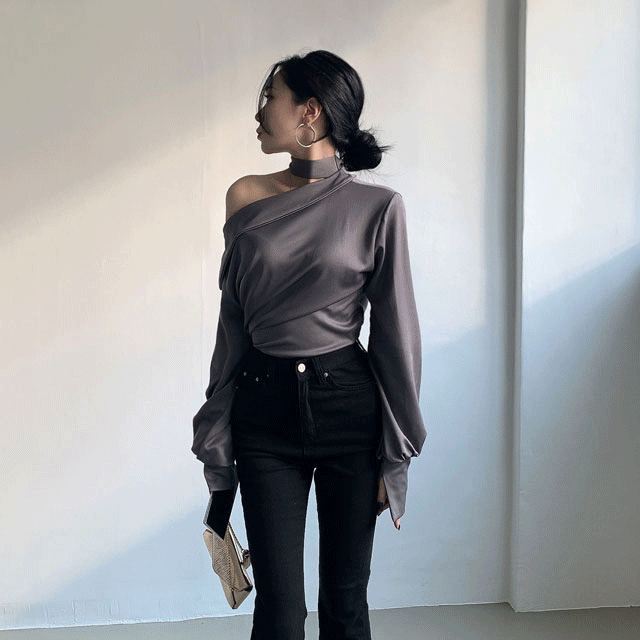 [ 후기증명 / 강력추천 ]  / 강력추천 ] 글로시 반 오프숄더 타이 스트랩 리본 초커 스탠다드핏 스판 긴팔 블라우스 파티룩