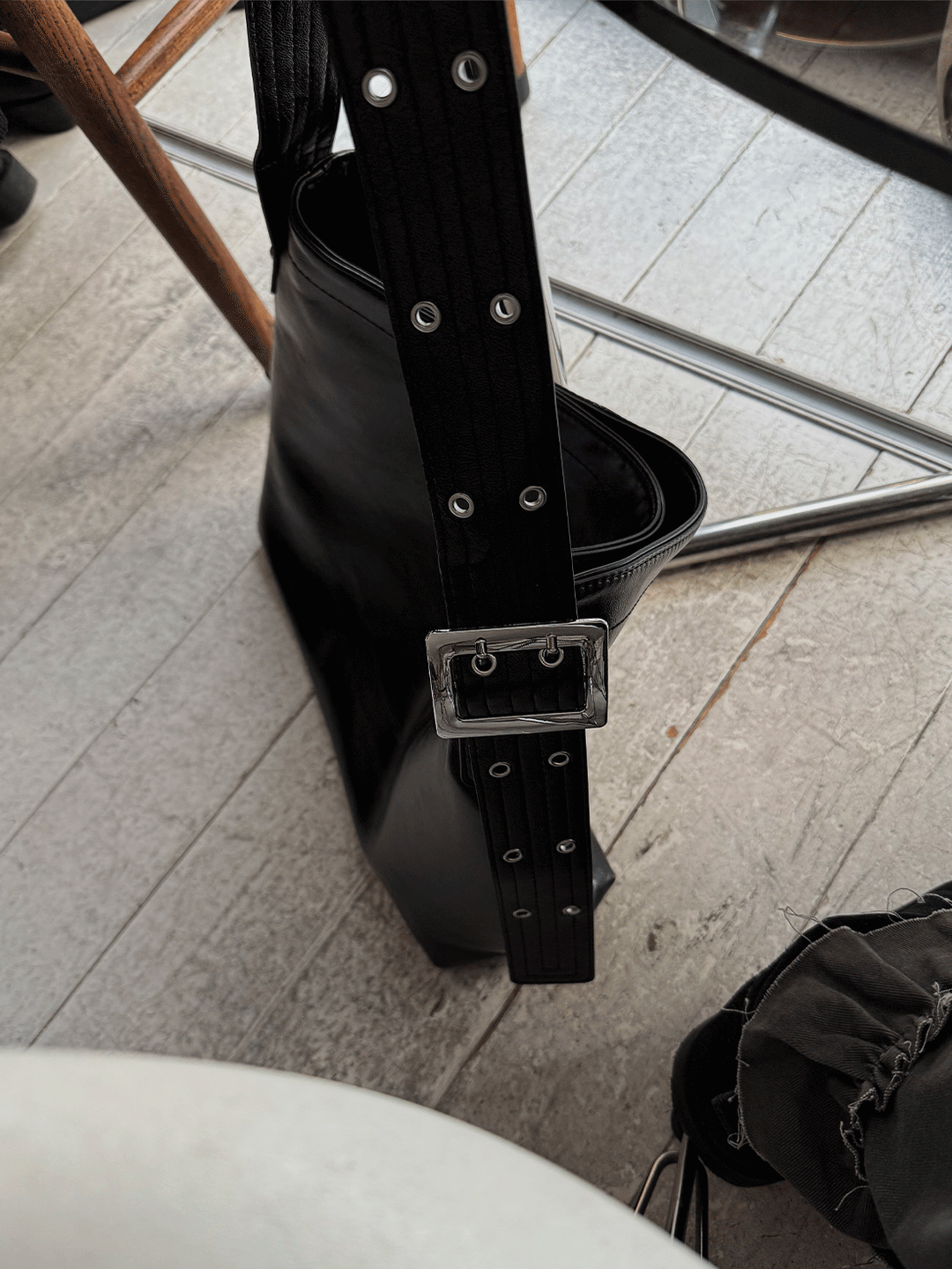 EYELET SQUARE SHOULDER BAG