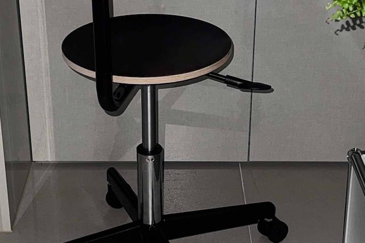 로이츠 Swivel Chair L2 (Silver center pole) 이동형 의자