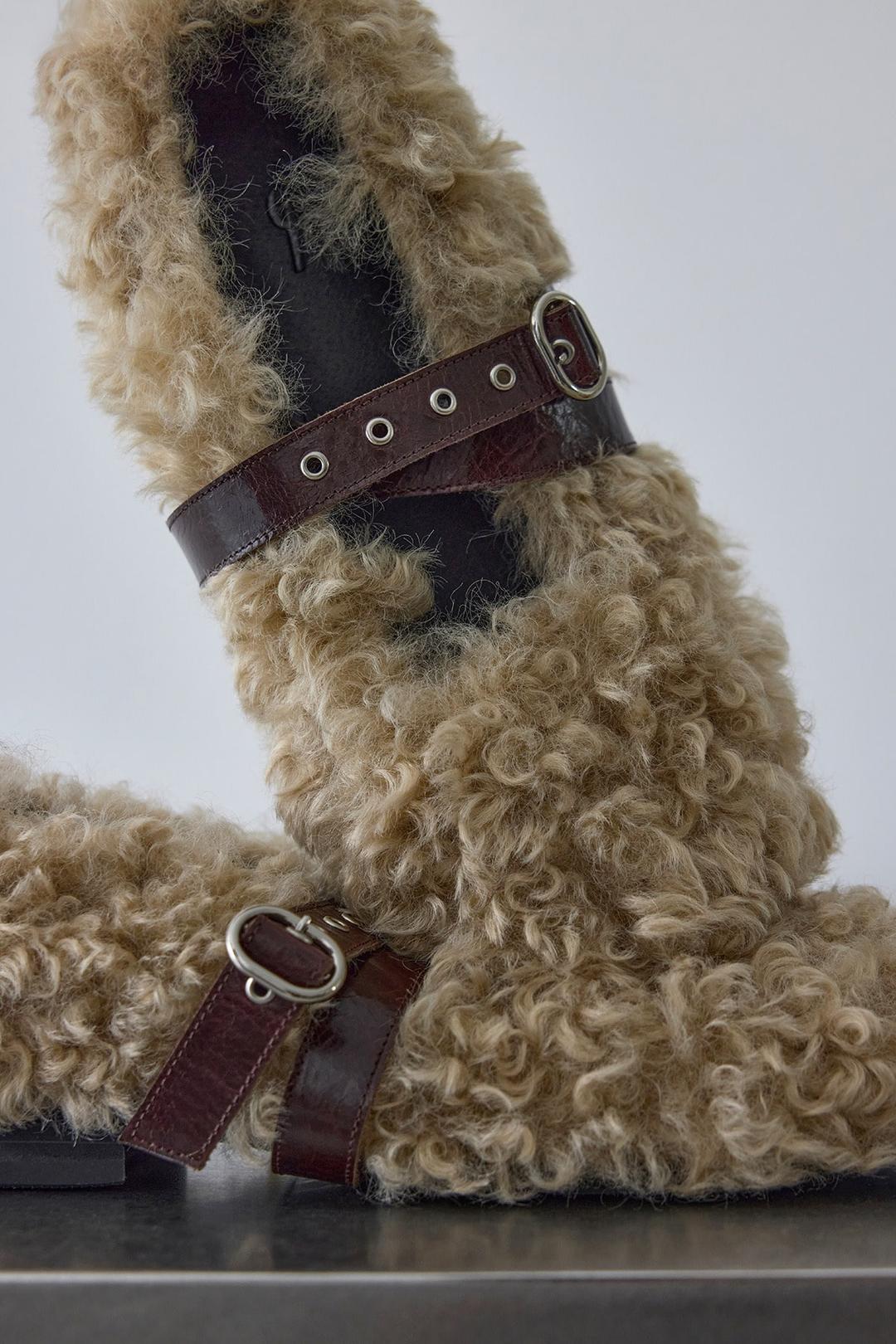 [EXCLUSIVE] STRAP TOE FLAT - BEIGE SHEEP