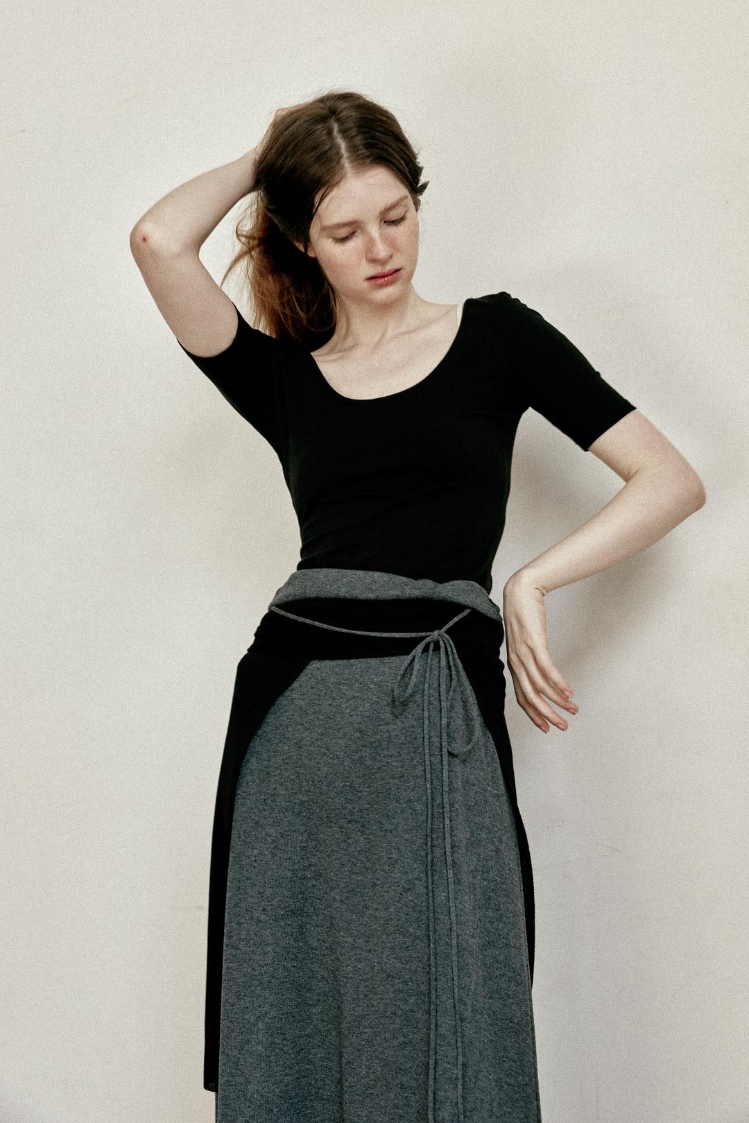 SCOOP NECK BASIC TOP [BLACK]