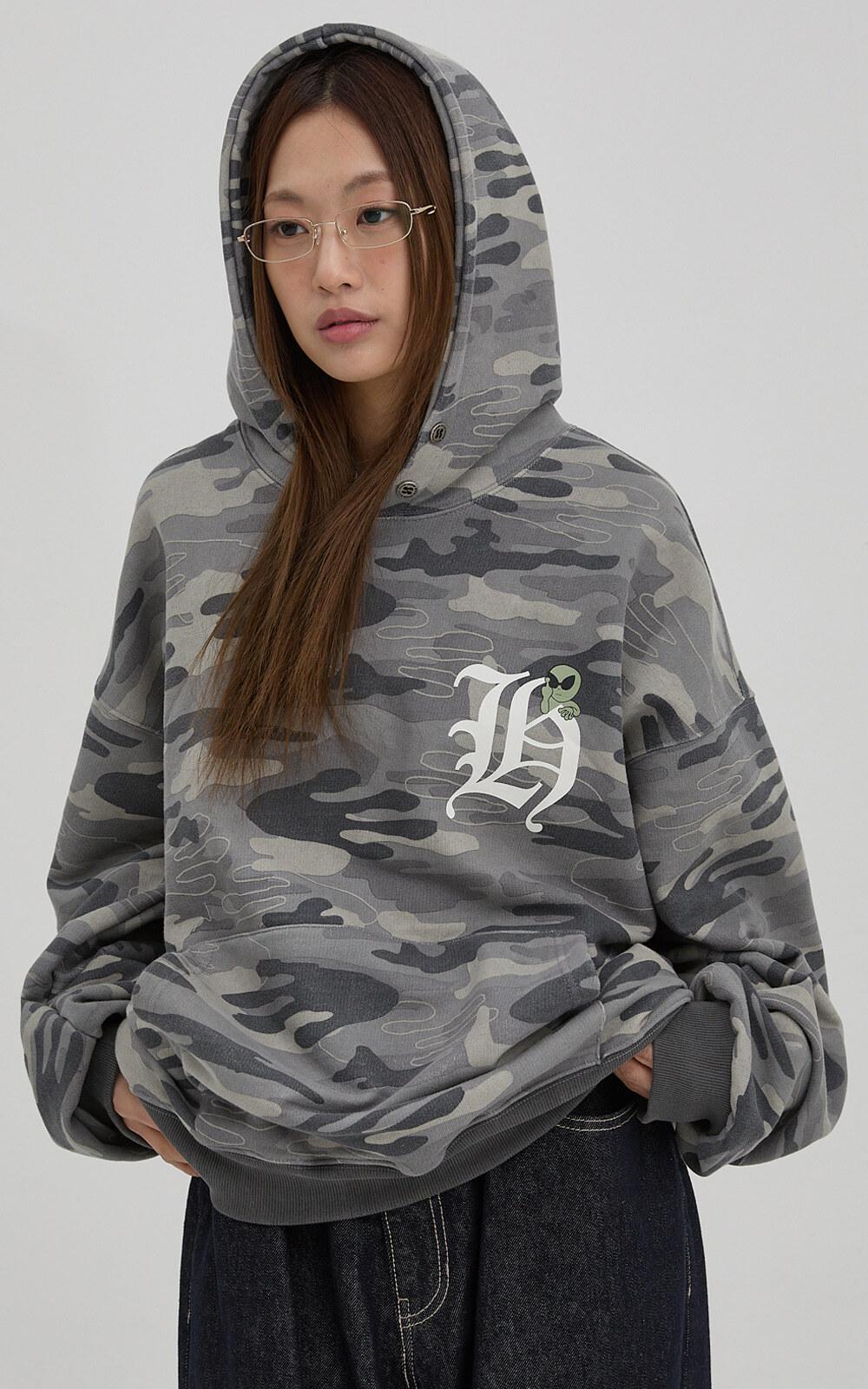 H 로고 에일리언 오버핏 후드 카모