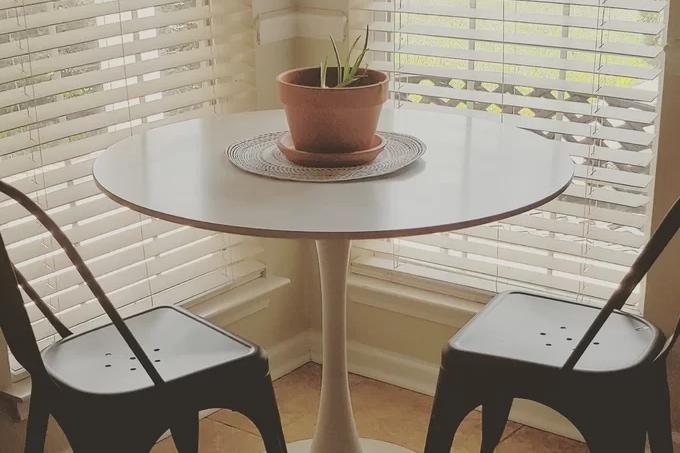 [단독특가] 원형테이블 E0등급 카페 원형식탁 화이트 실버프레임 올블랙 마블컬러 600