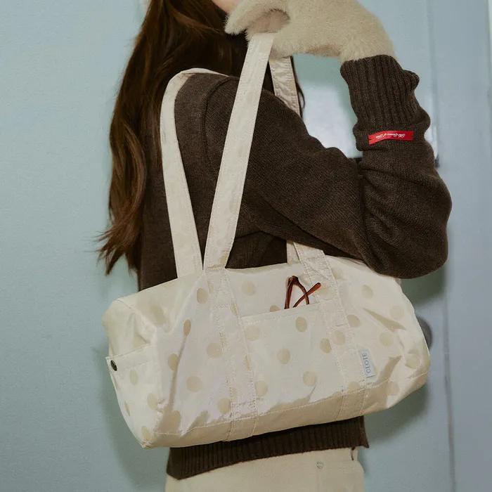 글로시 더플백 - 도트 크림