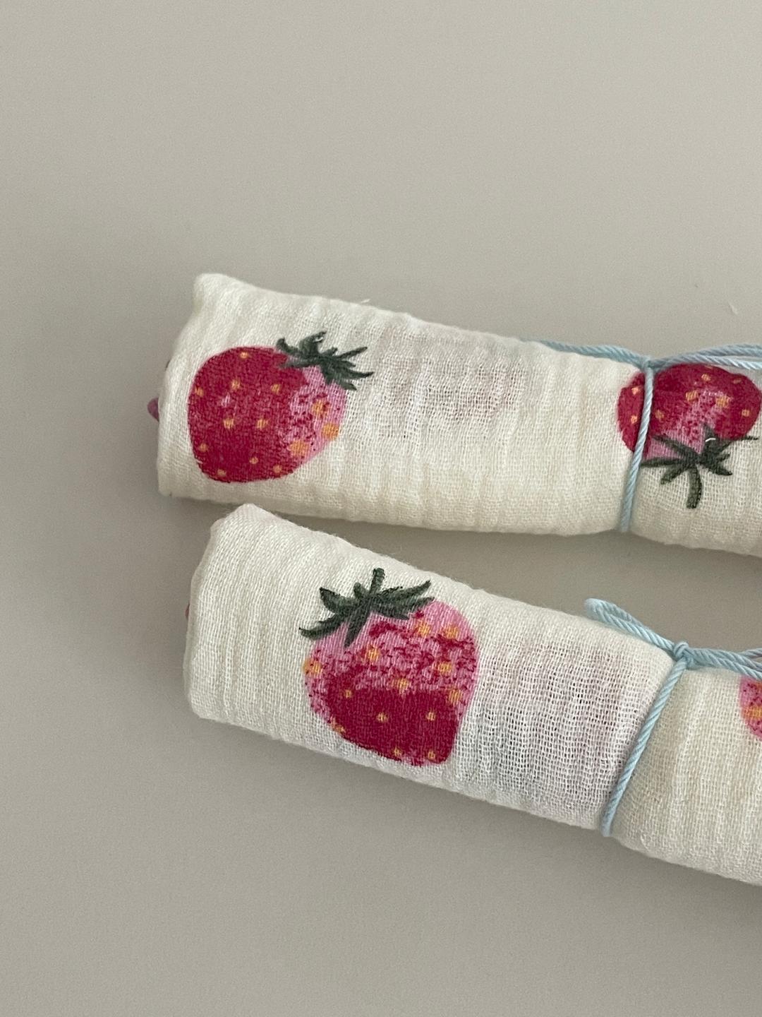 딸기 손수건 (ndn made)