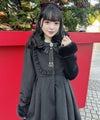 ブローチ付ドーリーコート
