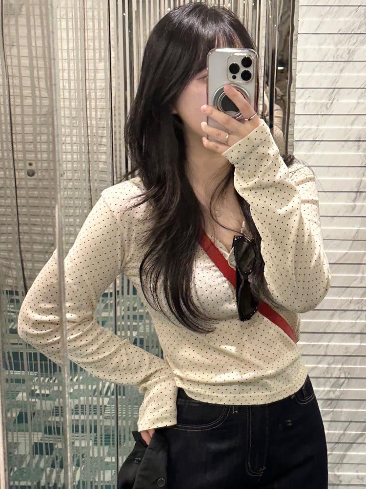 린츠 브이넥 도트 단추 긴팔 티셔츠(크림)