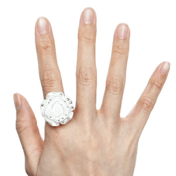 Kite Flower Ring (Pearl White)