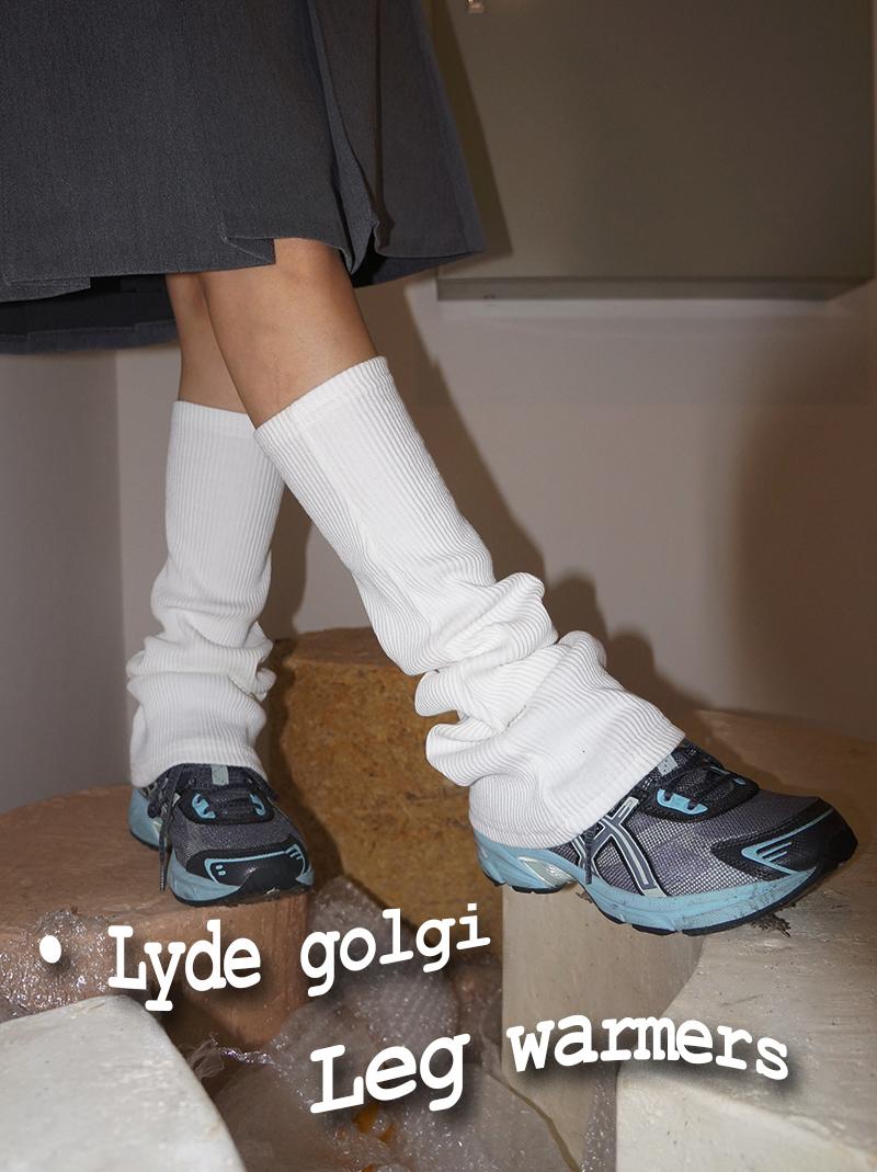 아케 LYDE GOLGI LEG WARMERS (ivory / black)