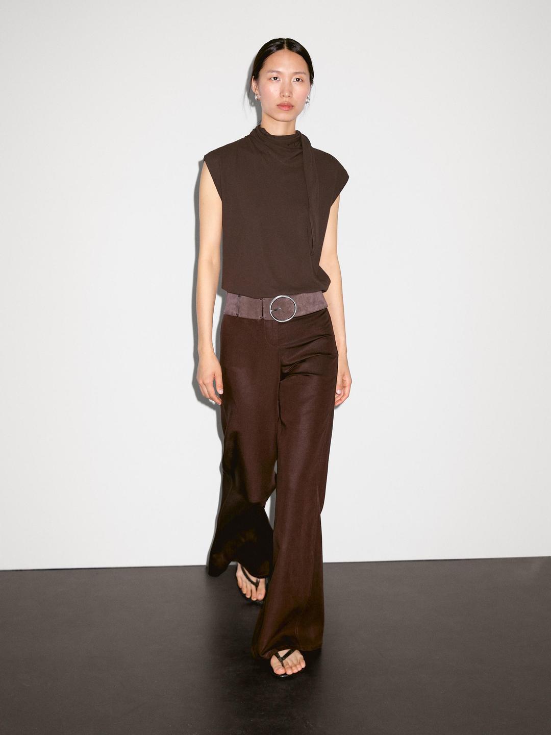 매듭 칼라 디테일 탑