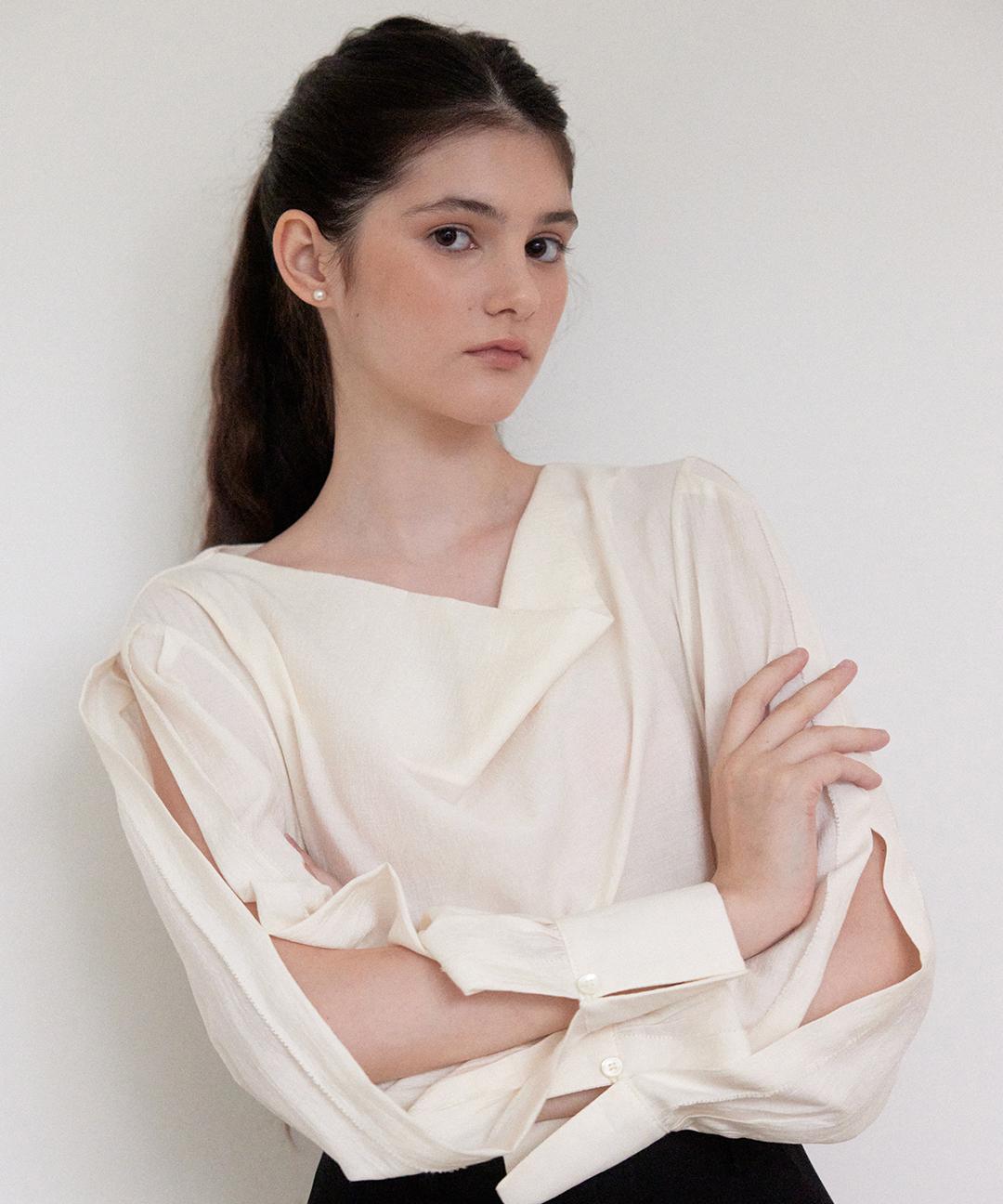 유어네임히얼 차분이 슬릿 블라우스 (2COL) Y4T070