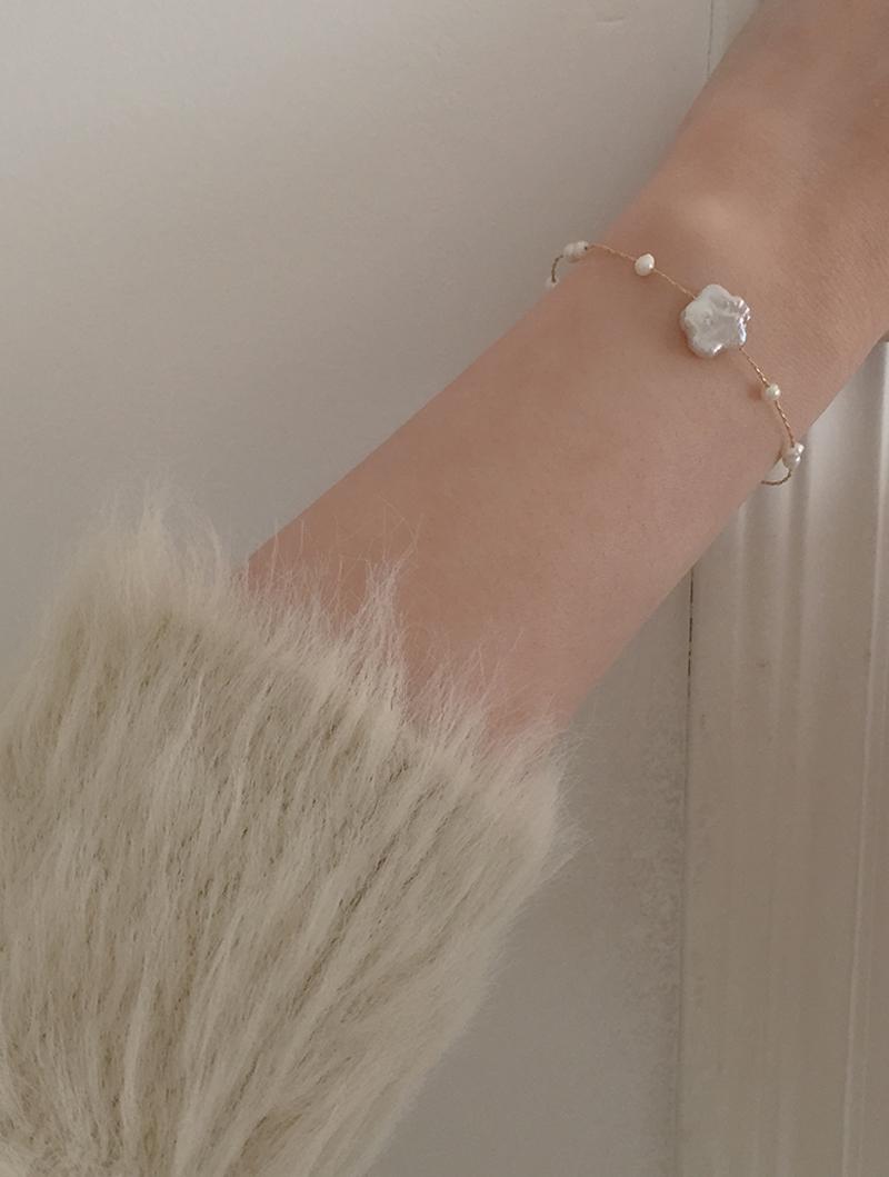 cloud pearl bracelet